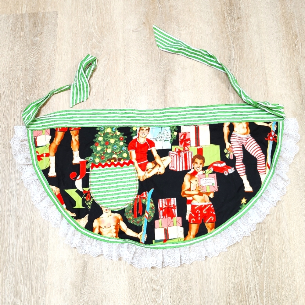 Apron Of "all I want for Christmas" The Alexander Henry Fabrics Collection 2008